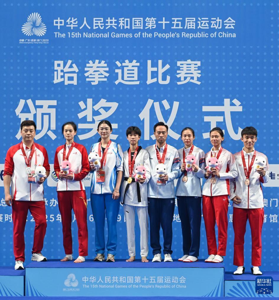 新华社记者, 观众致意, 当日